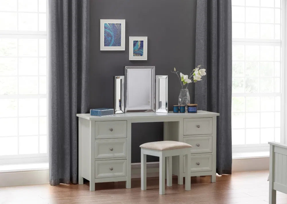 Maine Dressing Stool