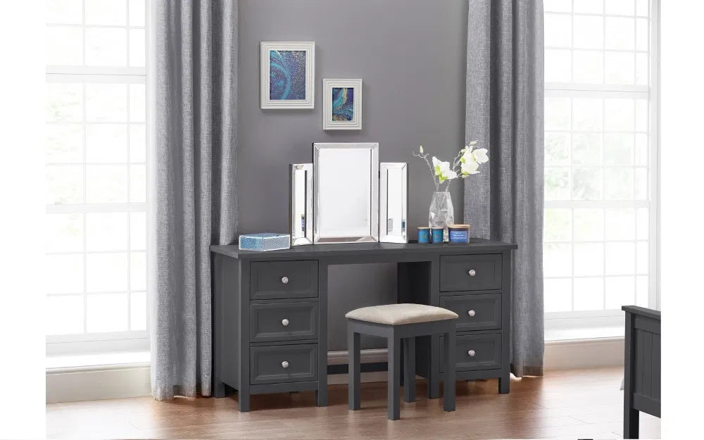 Maine Dressing Stool